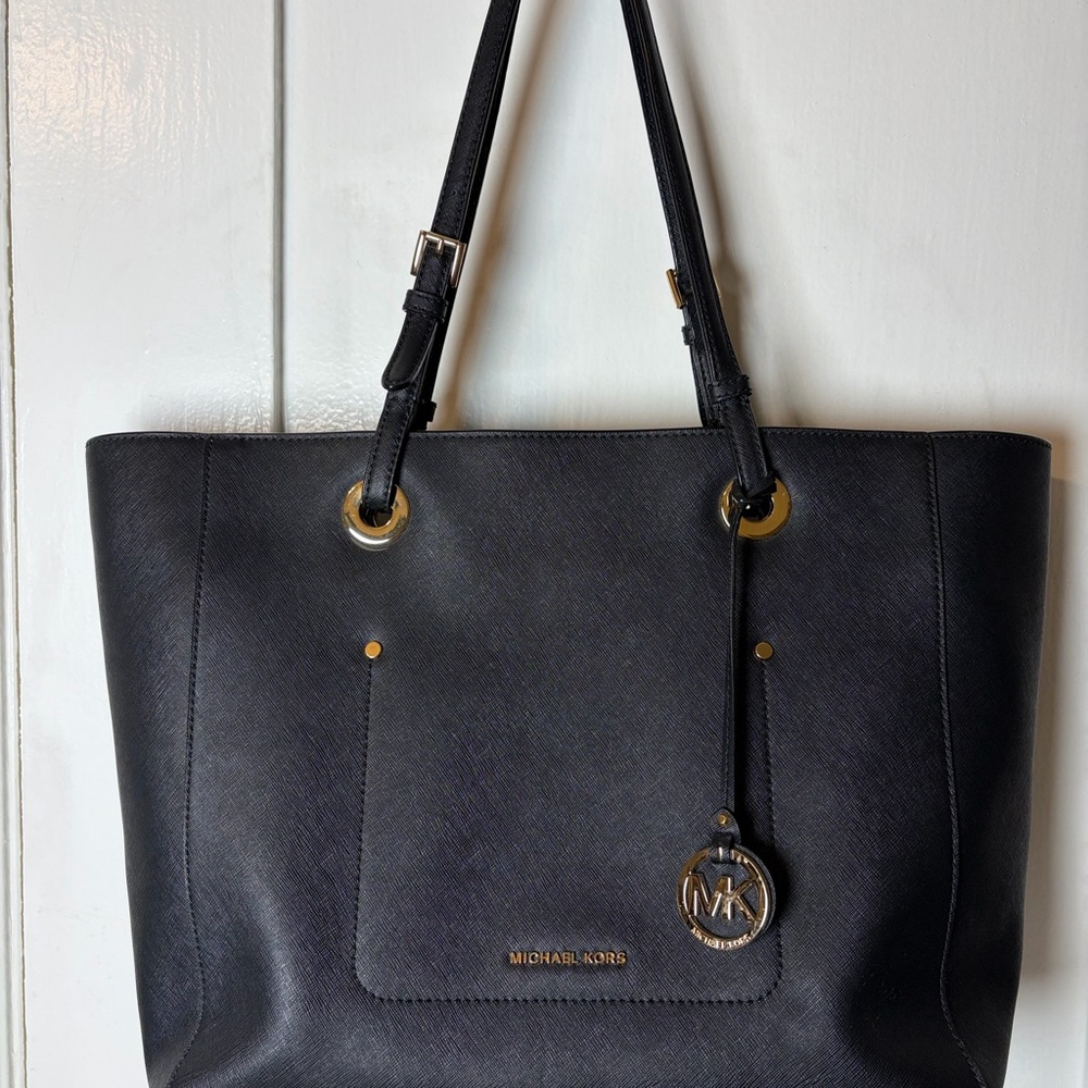 Michael Kors Elegant Walsh Black Tote Purse